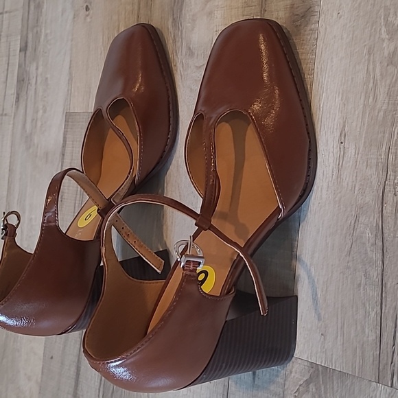Nine West Women's Brown T-Strap Heels - Picture 4 of 7